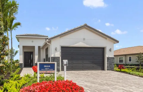 713 SE Fascino Circle