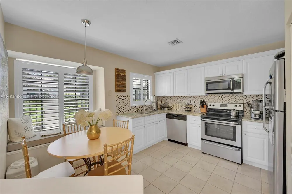 362 Prestwick Cir #3 Palm Beach Gardens, FL 33418