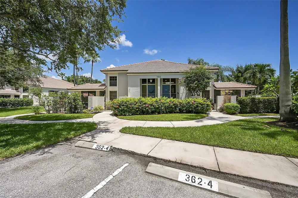 362 Prestwick Cir #3 Palm Beach Gardens, FL 33418