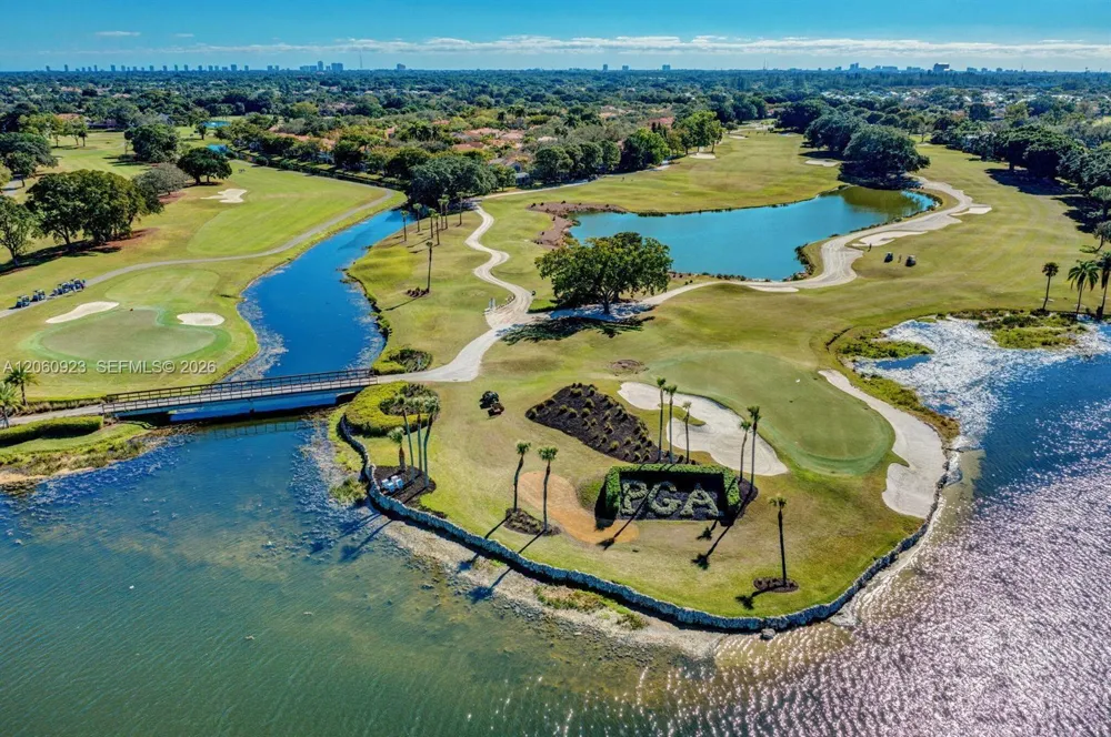 362 Prestwick Cir #3 Palm Beach Gardens, FL 33418