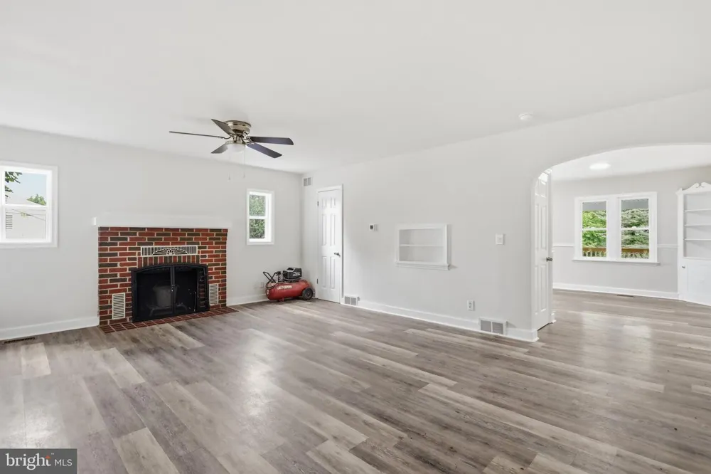 119 DELAWARE AVENUE Martinsburg, WV 25401