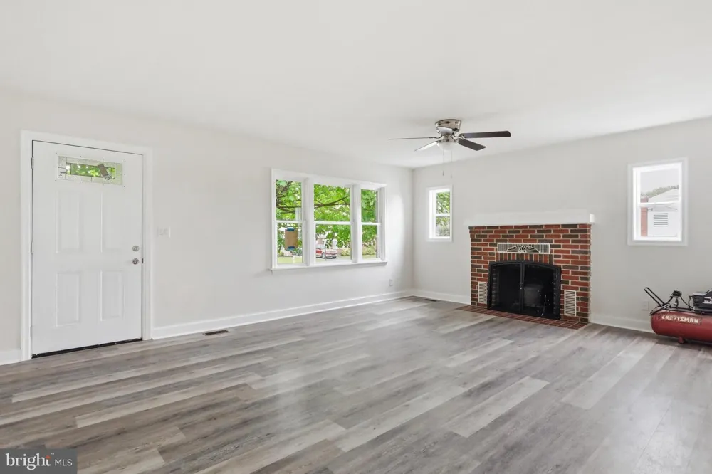 119 DELAWARE AVENUE Martinsburg, WV 25401