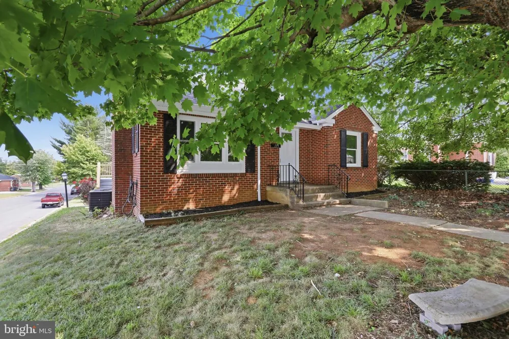 119 DELAWARE AVENUE Martinsburg, WV 25401