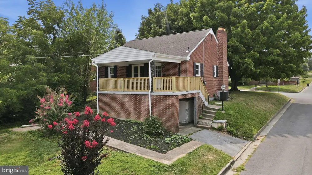 119 DELAWARE AVENUE Martinsburg, WV 25401