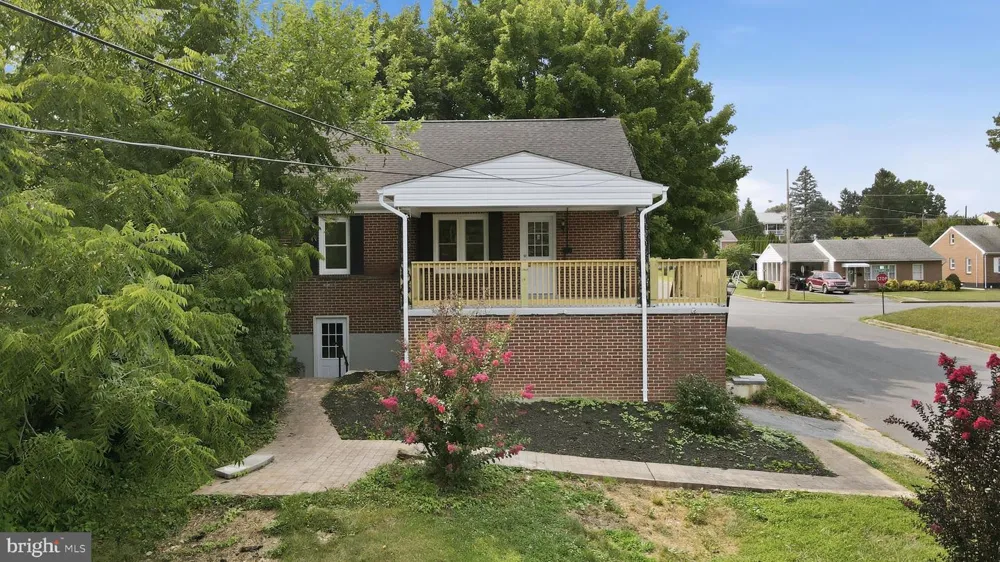 119 DELAWARE AVENUE Martinsburg, WV 25401