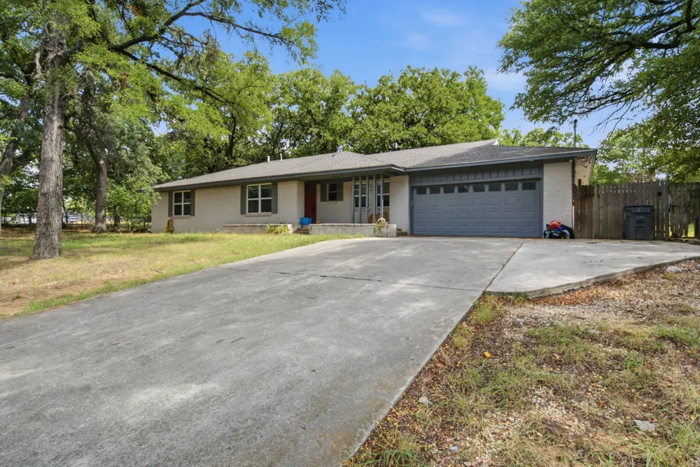 128 Redbird Lane Azle, TX 76020