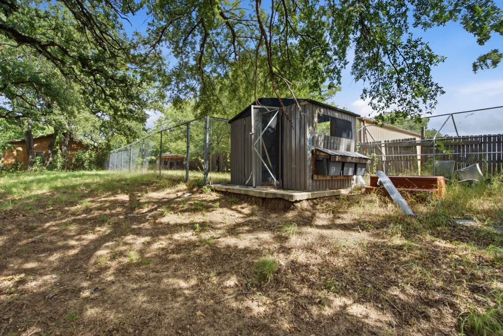 128 Redbird Lane Azle, TX 76020