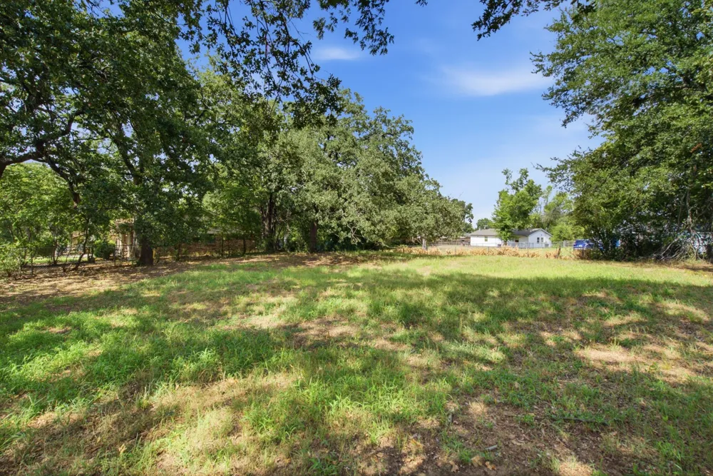 128 Redbird Lane Azle, TX 76020