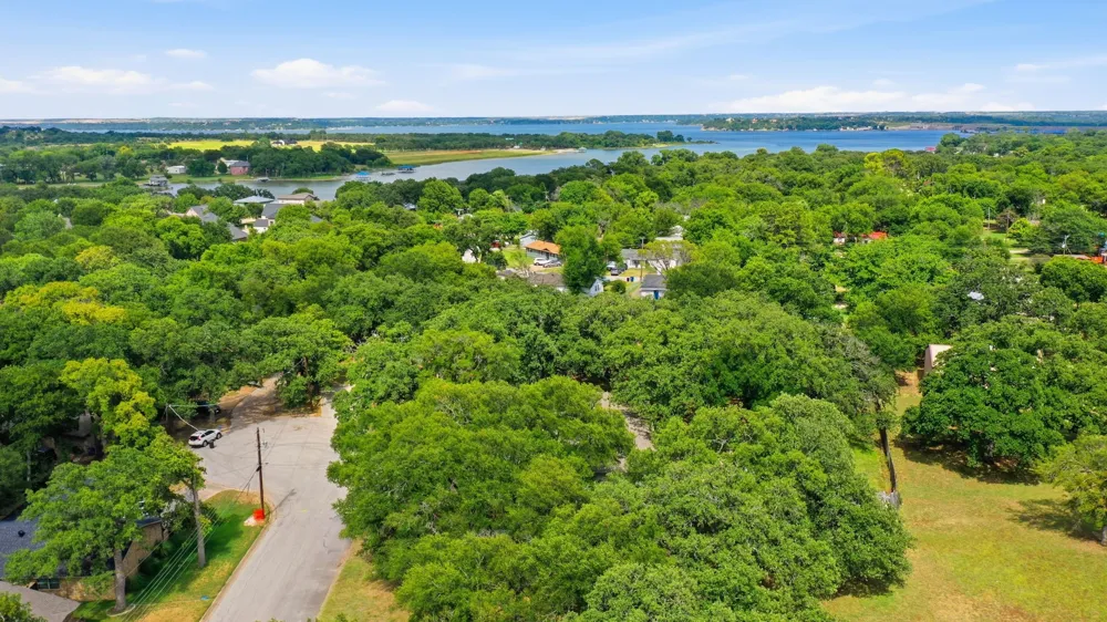 128 Redbird Lane Azle, TX 76020