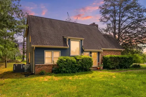674 Lakeside Dr