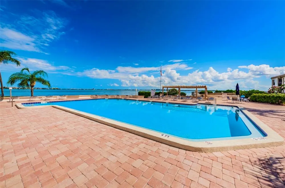 6145 SUN BOULEVARD #306 St Petersburg, FL 33715