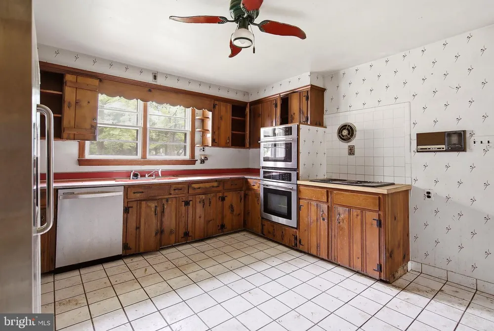17 BROOKDALE DRIVE Cherry Hill, NJ 08034