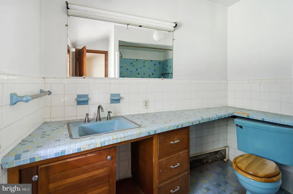 17 BROOKDALE DRIVE Cherry Hill, NJ 08034