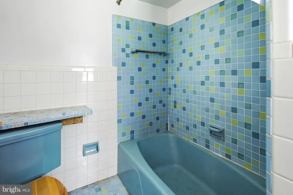 17 BROOKDALE DRIVE Cherry Hill, NJ 08034