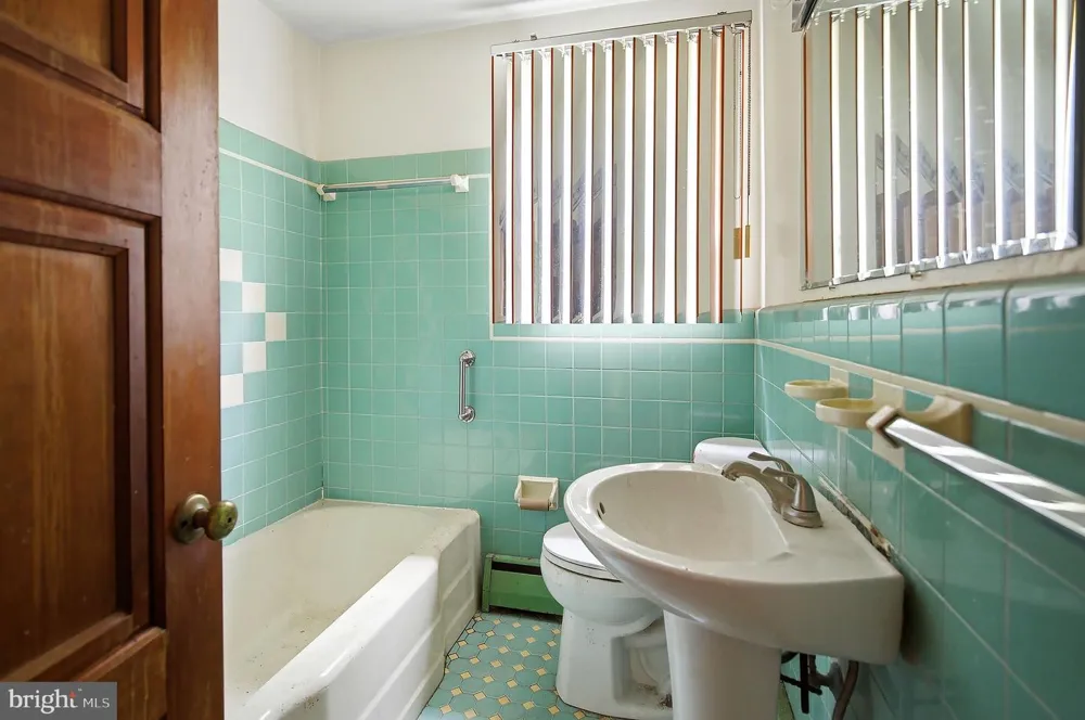 17 BROOKDALE DRIVE Cherry Hill, NJ 08034