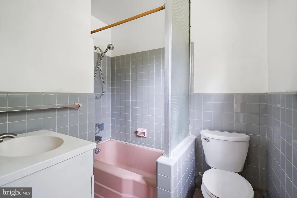 17 BROOKDALE DRIVE Cherry Hill, NJ 08034