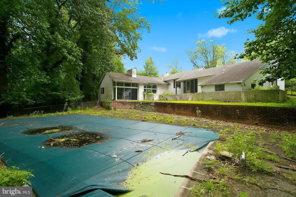 17 BROOKDALE DRIVE Cherry Hill, NJ 08034