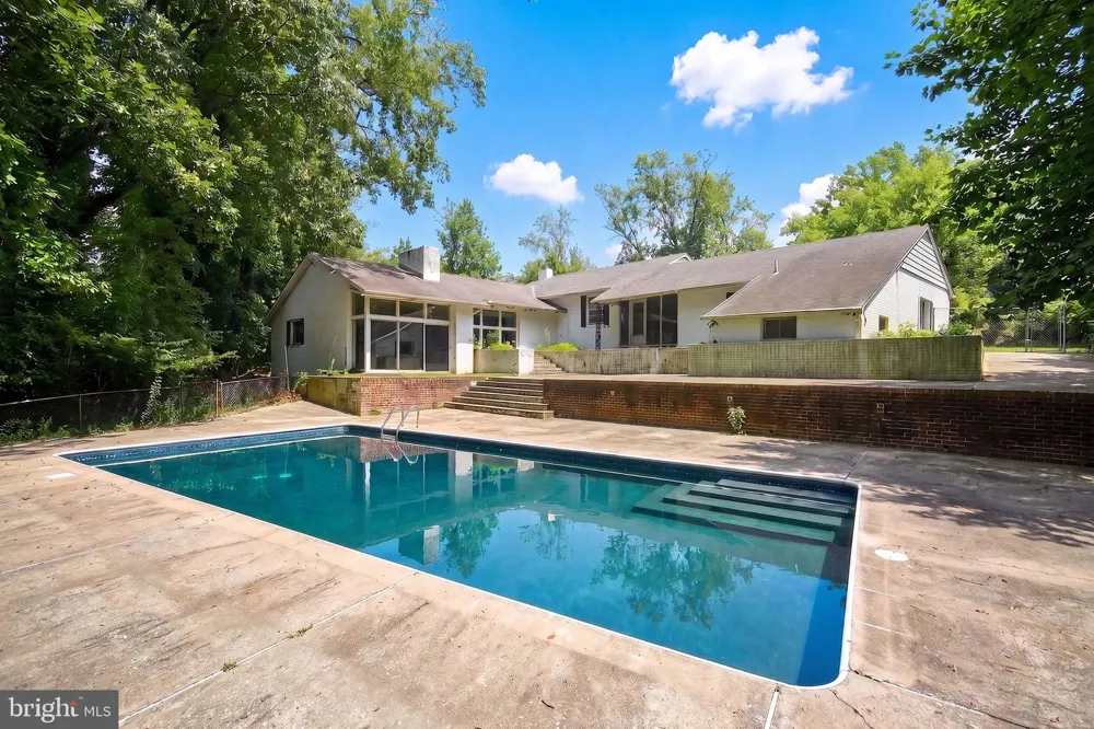 17 BROOKDALE DRIVE Cherry Hill, NJ 08034