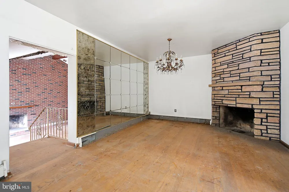 17 BROOKDALE DRIVE Cherry Hill, NJ 08034