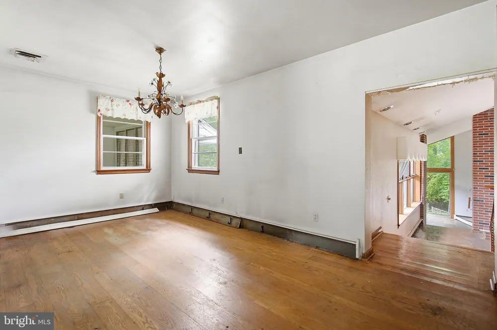 17 BROOKDALE DRIVE Cherry Hill, NJ 08034