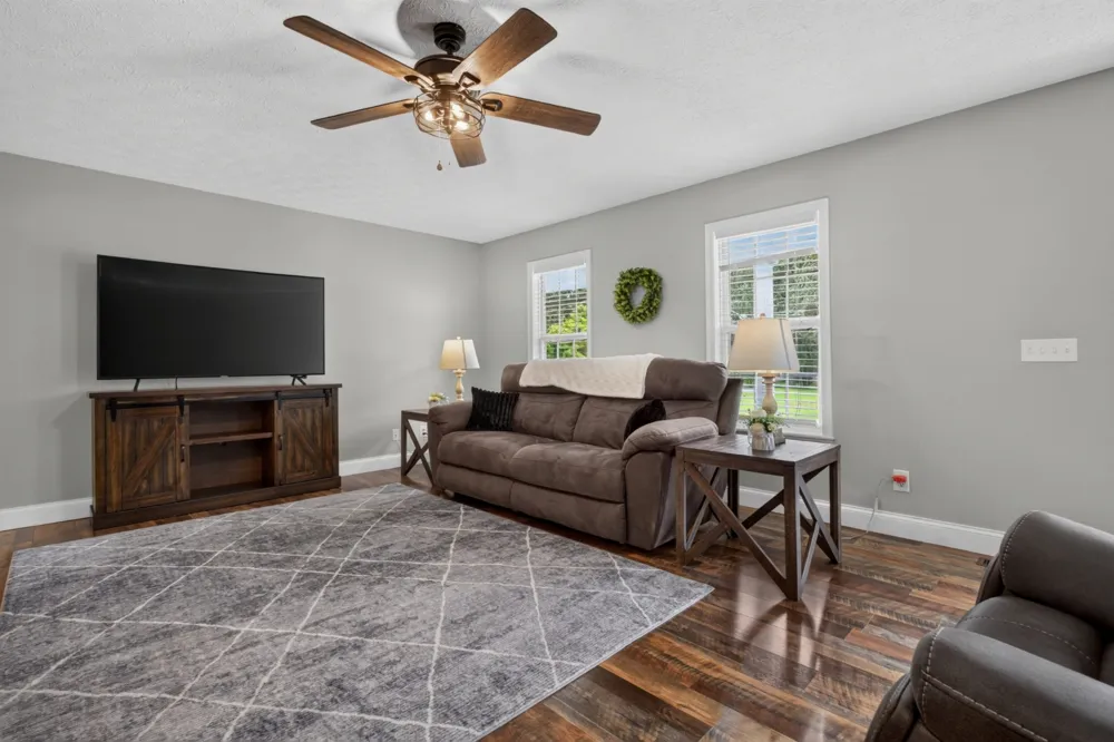 258 Oak Place Dr Smithville, TN 37166