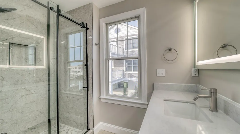 8 Neptune Dr Somers Point, NJ 08244