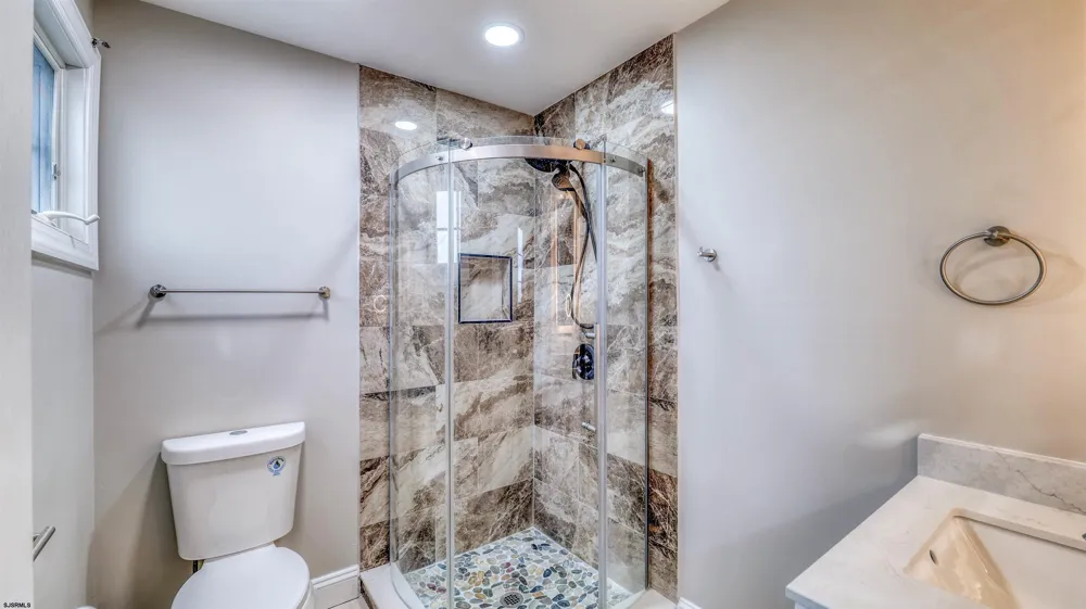 8 Neptune Dr Somers Point, NJ 08244