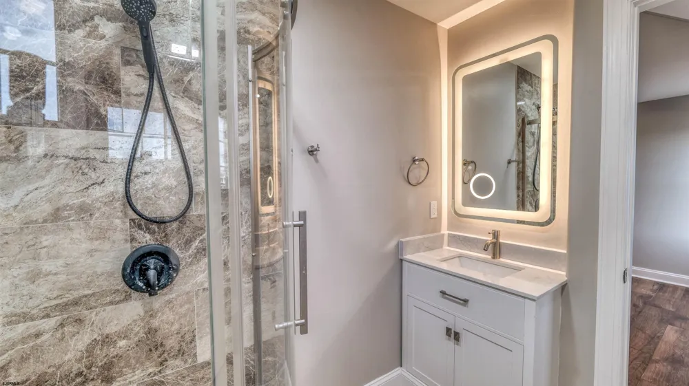 8 Neptune Dr Somers Point, NJ 08244