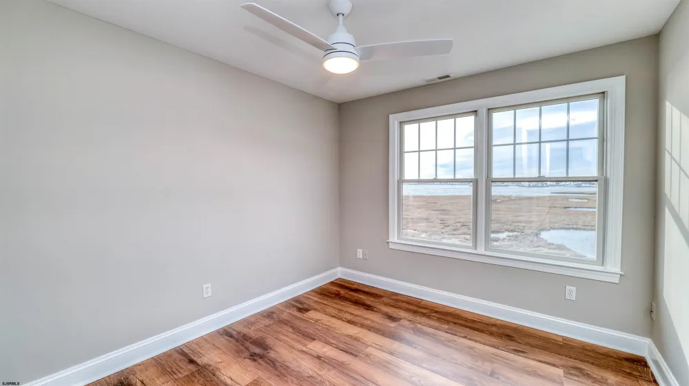8 Neptune Dr Somers Point, NJ 08244