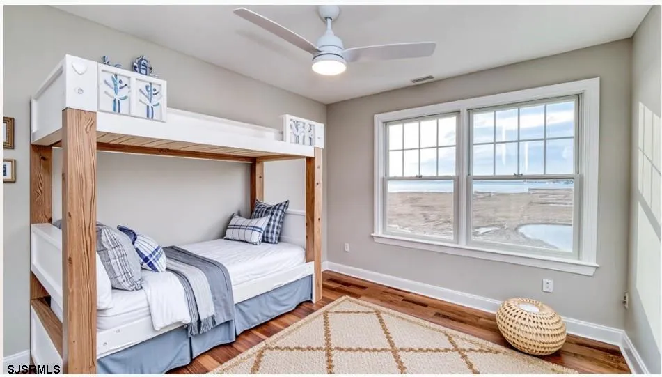 8 Neptune Dr Somers Point, NJ 08244