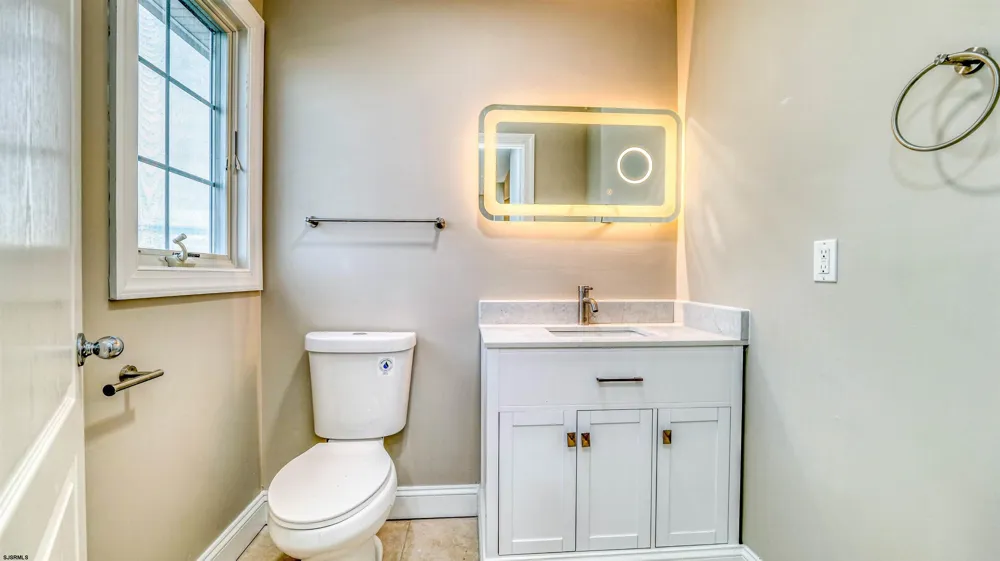 8 Neptune Dr Somers Point, NJ 08244