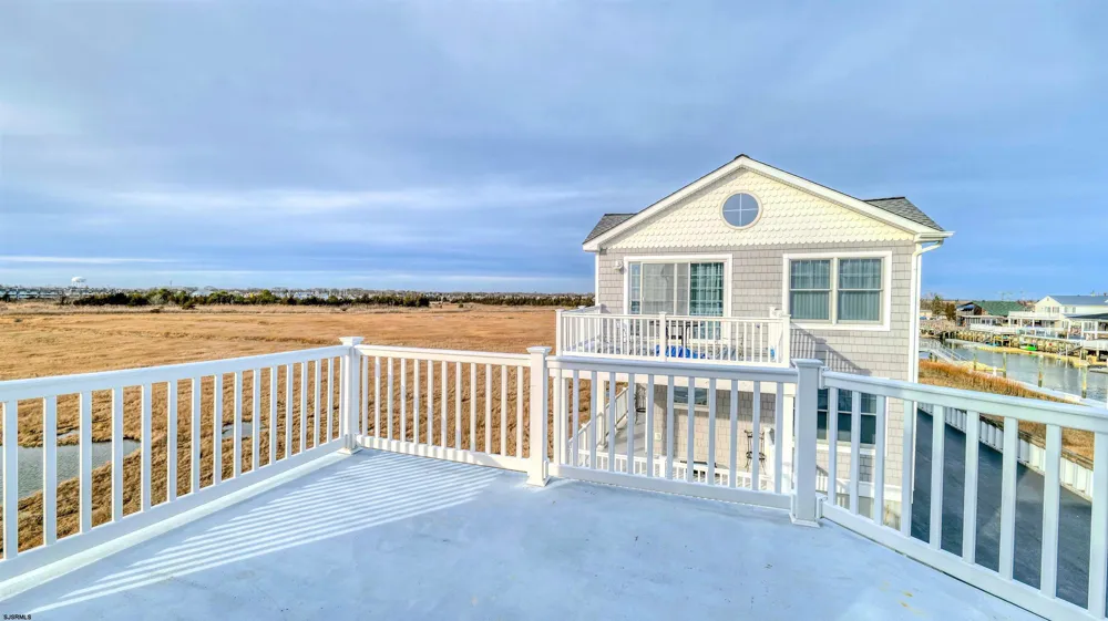 8 Neptune Dr Somers Point, NJ 08244