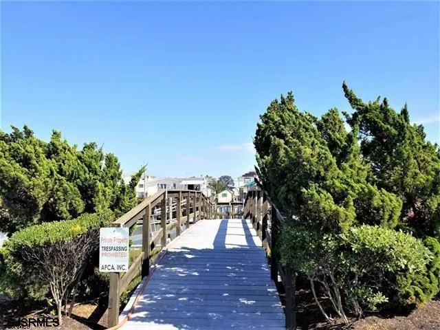 8 Neptune Dr Somers Point, NJ 08244