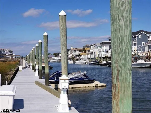 8 Neptune Dr Somers Point, NJ 08244