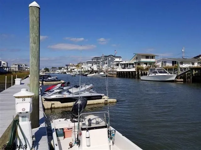 8 Neptune Dr Somers Point, NJ 08244