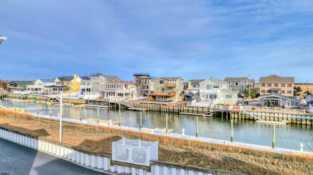 8 Neptune Dr Somers Point, NJ 08244