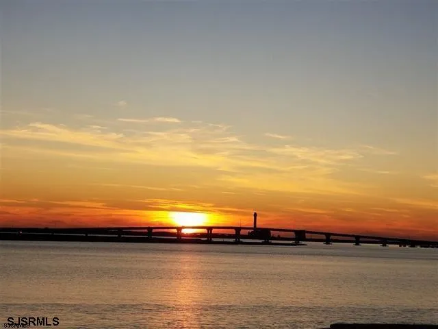8 Neptune Dr Somers Point, NJ 08244