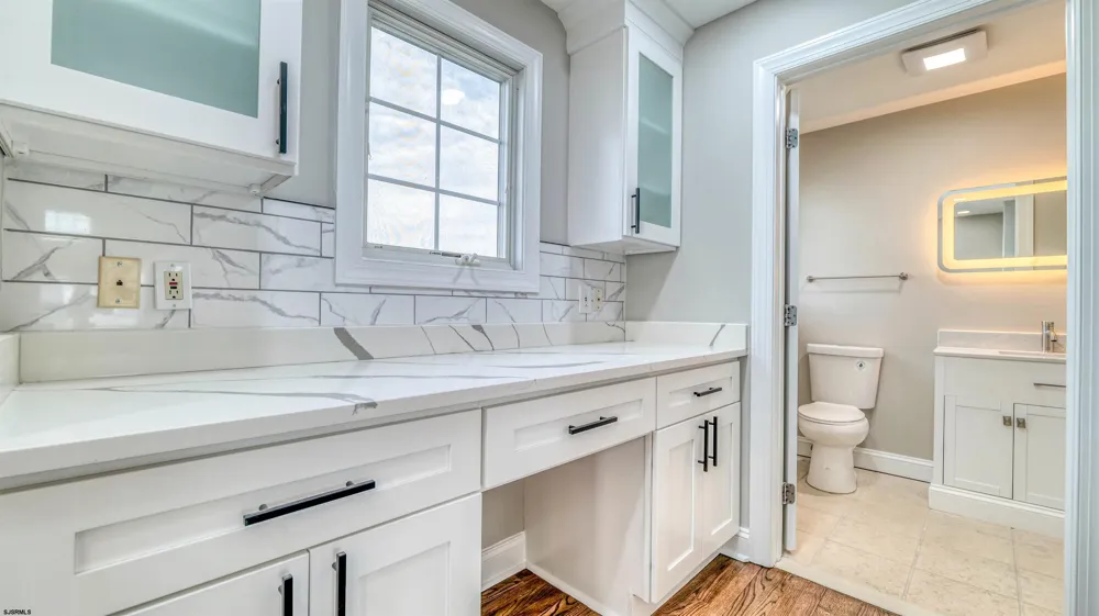 8 Neptune Dr Somers Point, NJ 08244
