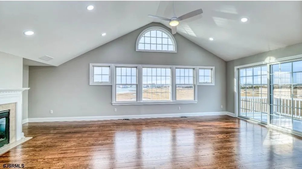 8 Neptune Dr Somers Point, NJ 08244