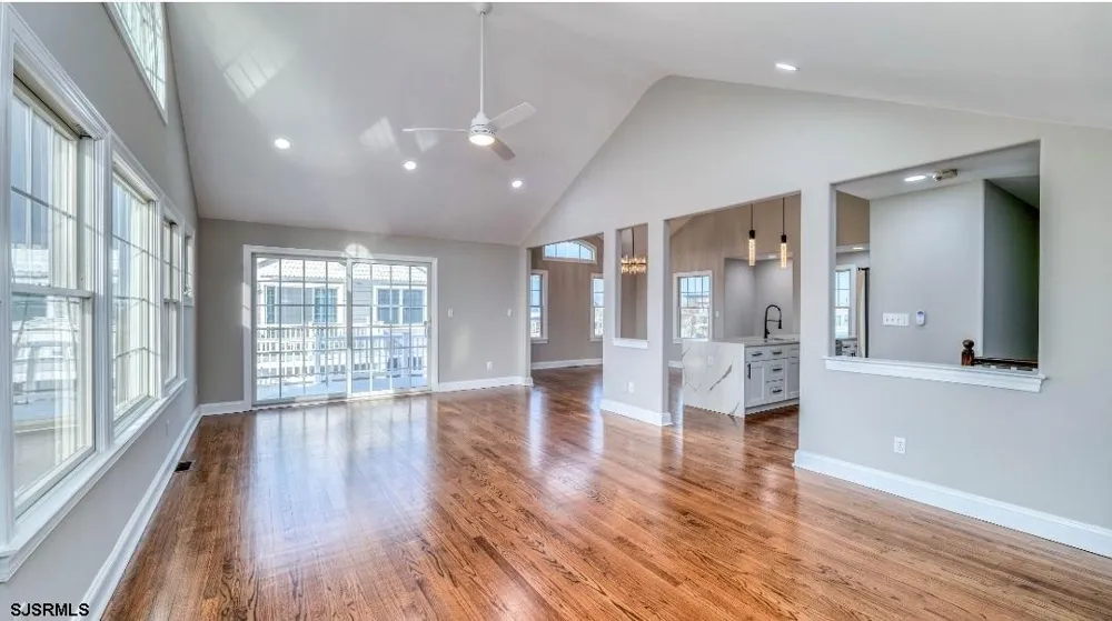 8 Neptune Dr Somers Point, NJ 08244