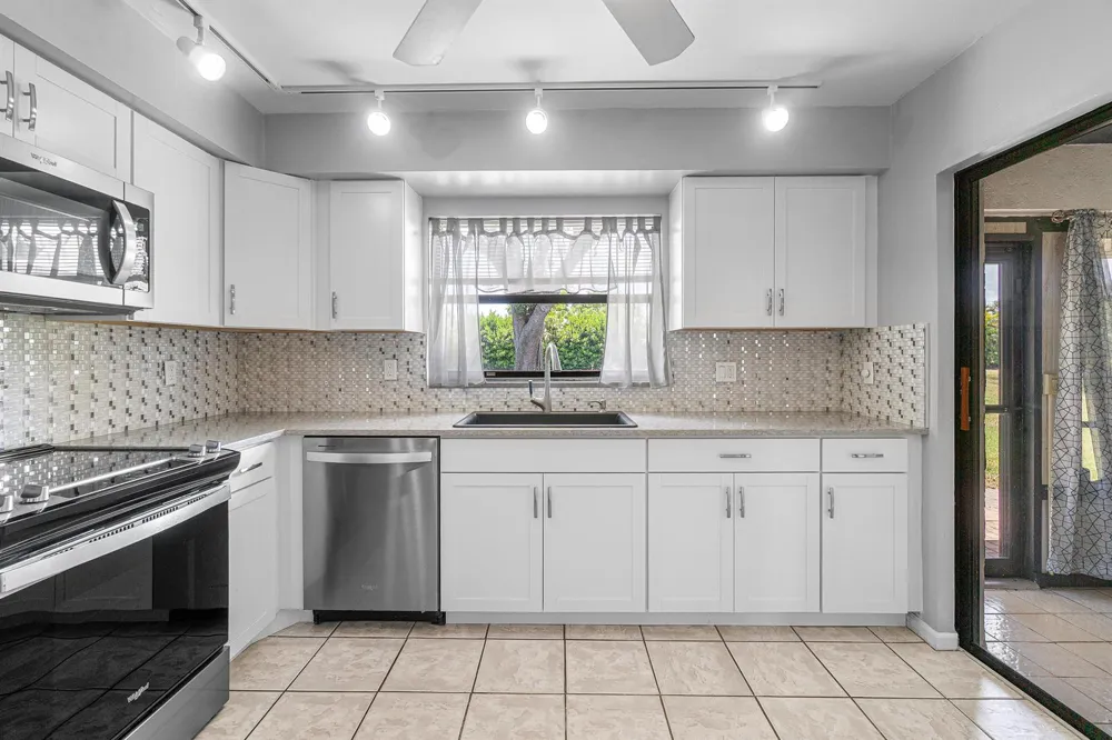 9945 PAPAYA TREE TRAIL #B Boynton Beach, FL 33436