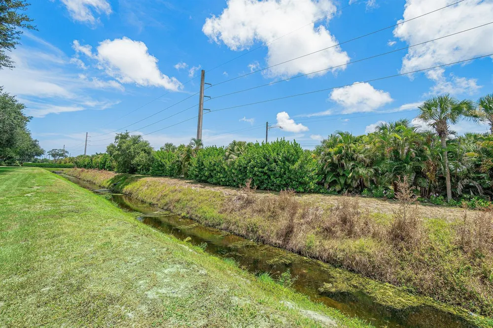 9945 PAPAYA TREE TRAIL #B Boynton Beach, FL 33436