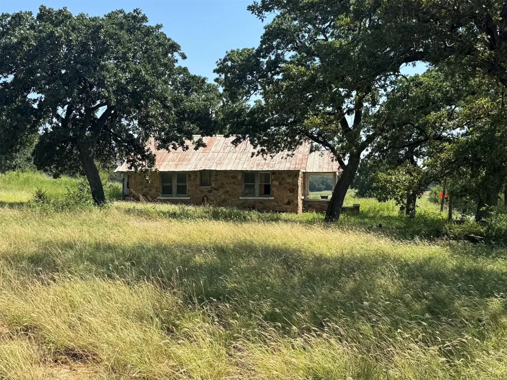3264 Fruitland Road Bowie, TX 76230