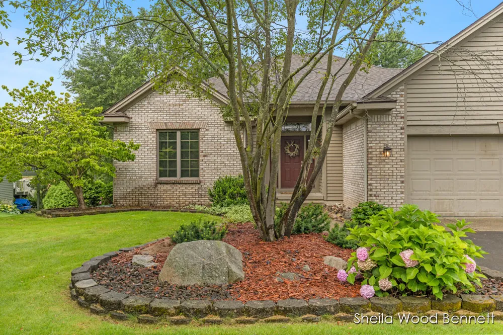 7023 Camelback Drive NE Rockford, MI 49341