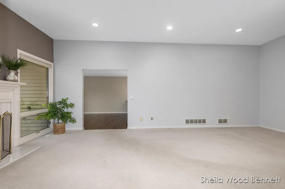 7023 Camelback Drive NE Rockford, MI 49341