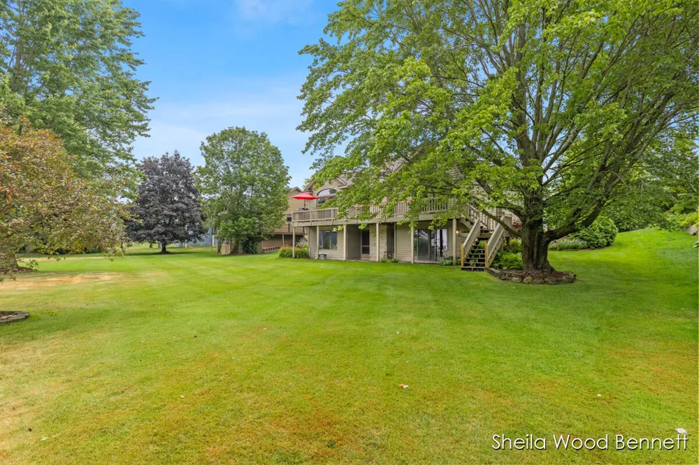 7023 Camelback Drive NE Rockford, MI 49341