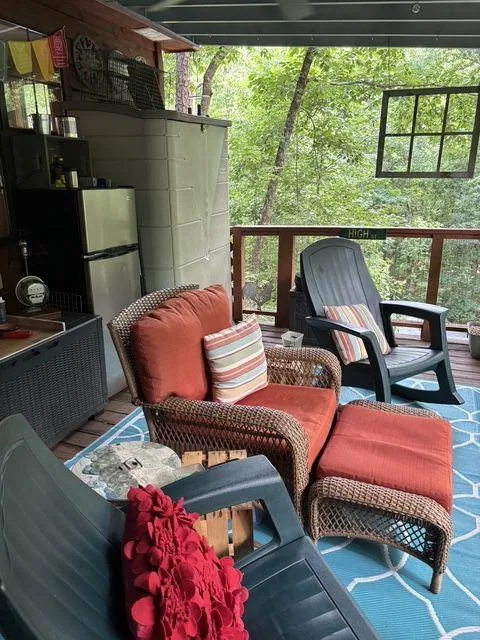 50 Rocky Lane Cleveland, GA 30528