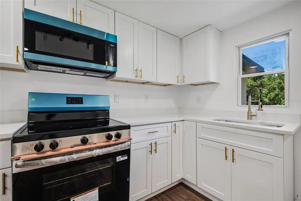 842 DENNIS AVENUE Orlando, FL 32807