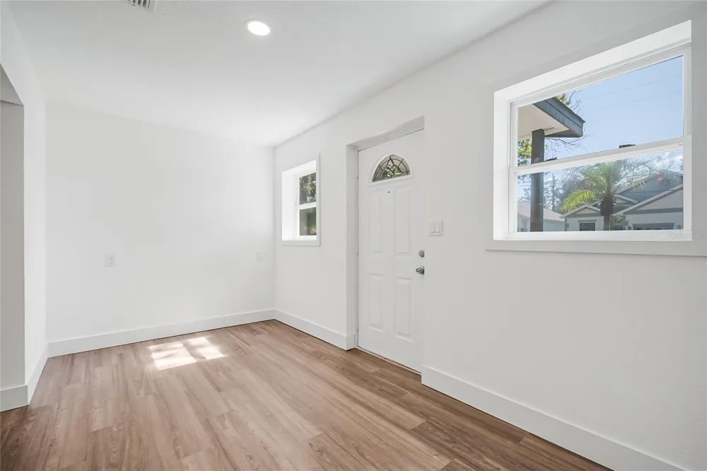 842 DENNIS AVENUE Orlando, FL 32807