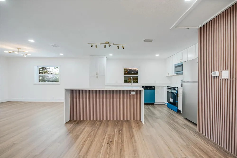 842 DENNIS AVENUE Orlando, FL 32807